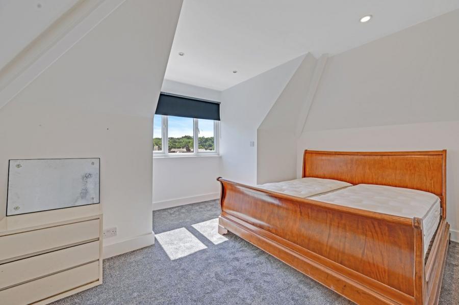 5 bedroom House for sale in Hodford Road-view11