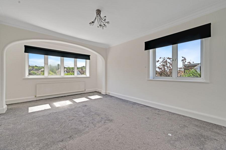 5 bedroom House for sale in Hodford Road-view8