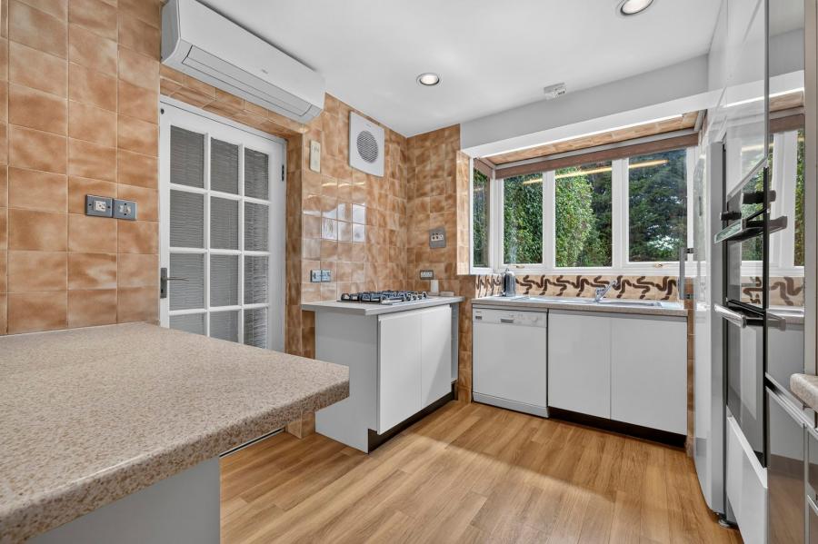 3 bedroom House for sale in Winscombe Way-view5