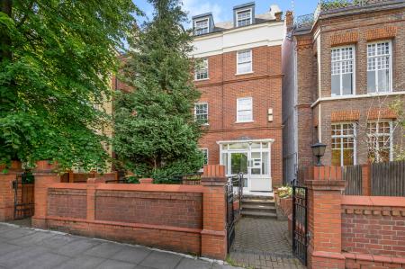 3 bedroom Flat for sale in Broadhurst Gardens-List2264