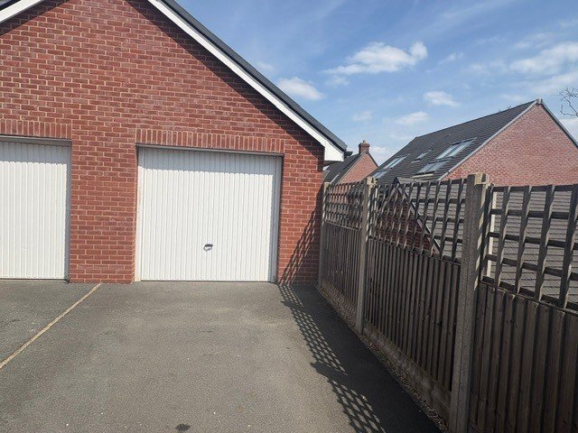 4 bedroom House for sale in Hubert Crescent-view13