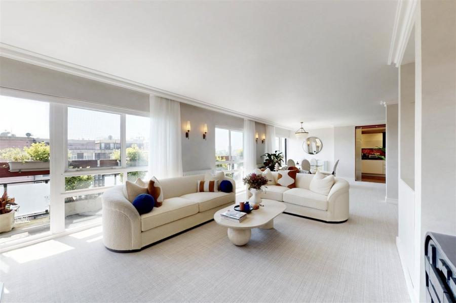 3 bedroom Flat for sale in St Edmunds Terrace-view9