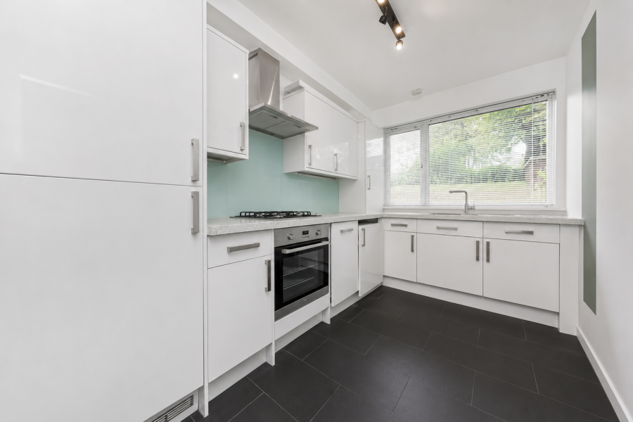 1 bedroom Flat for sale in Fairfax Road-view4