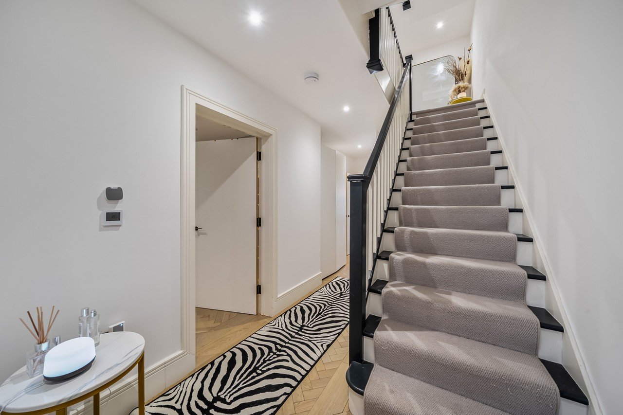 Portsdown Avenue, London, NW11
