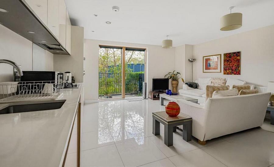 2 bedroom Flat for sale in Regiment Hill-view3