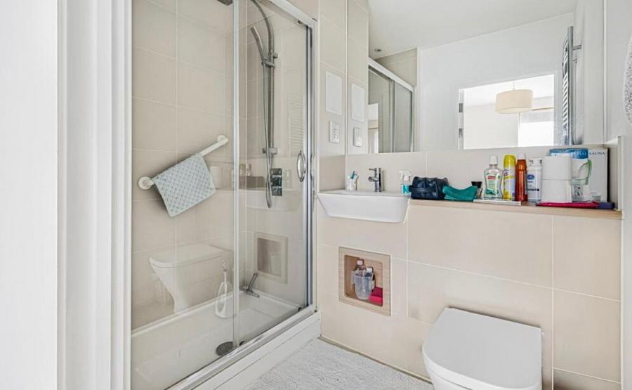 2 bedroom Flat for sale in Regiment Hill-view11