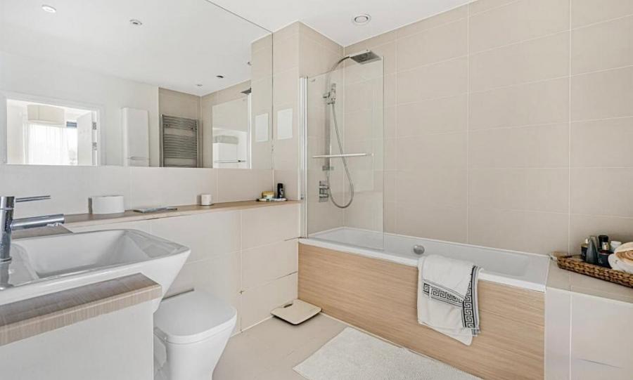 2 bedroom Flat for sale in Regiment Hill-view9