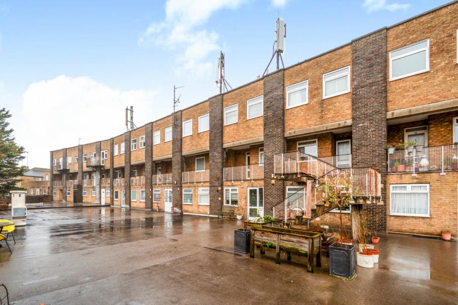 3 bedroom Flat for sale in East End Road-view7