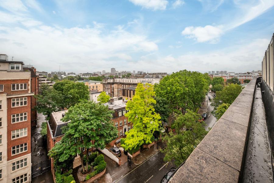 2 bedroom Flat for sale in Eyre Court-view15
