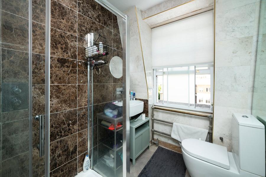 2 bedroom Flat for sale in Eyre Court-view10