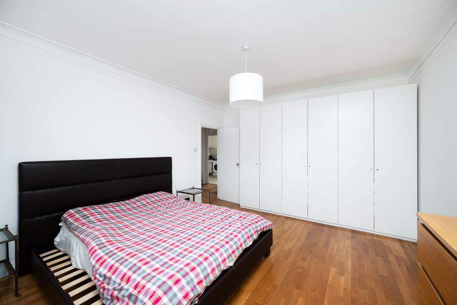 2 bedroom Flat for sale in Eyre Court-view8