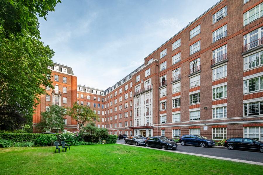 2 bedroom Flat for sale in Eyre Court-view1