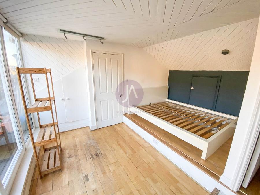 3 bedroom Maisonette for sale in Kingsgate Road-view6