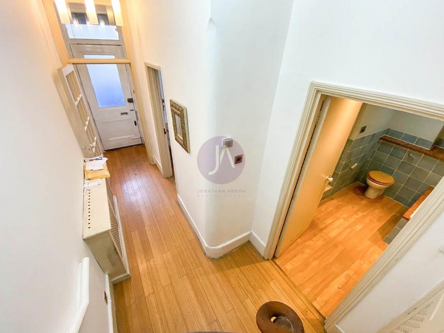 3 bedroom Maisonette for sale in Kingsgate Road-view13