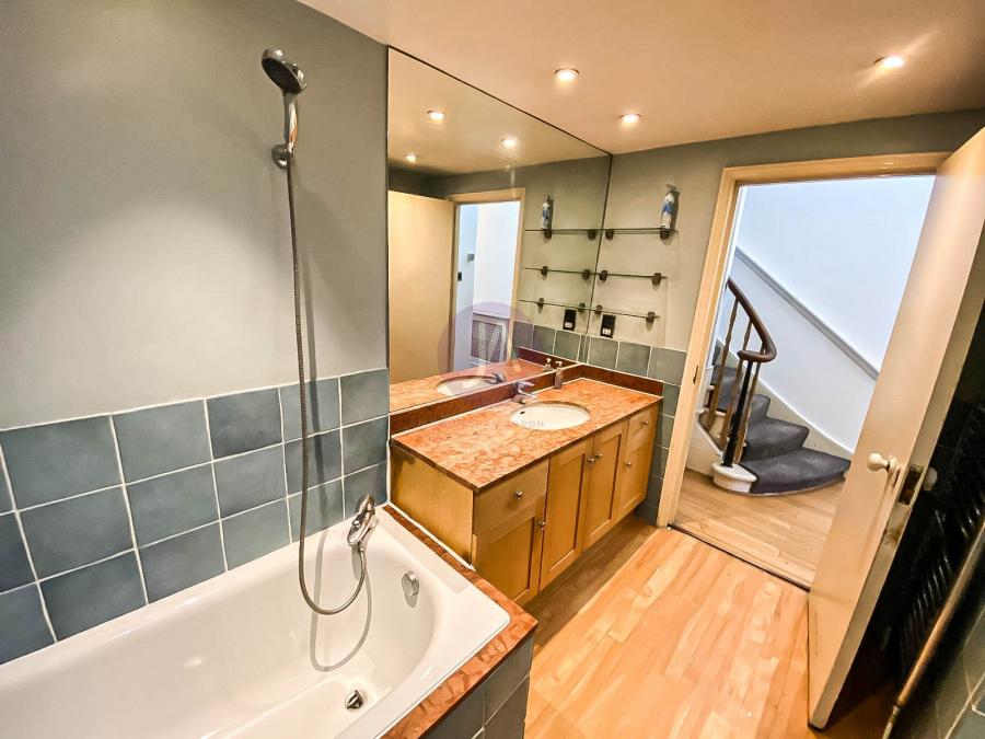 3 bedroom Maisonette for sale in Kingsgate Road-view11