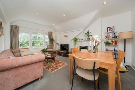 2 bedroom Flat for sale in Jacksons Lane-List2272