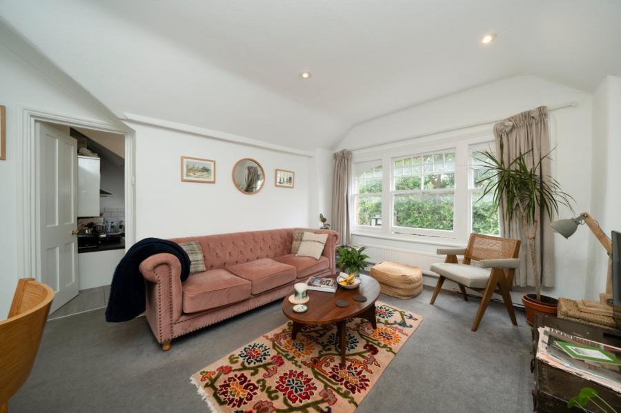 2 bedroom Flat for sale in Jacksons Lane-view11
