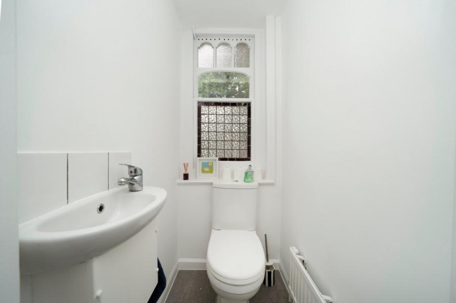 2 bedroom Flat for sale in Jacksons Lane-view8