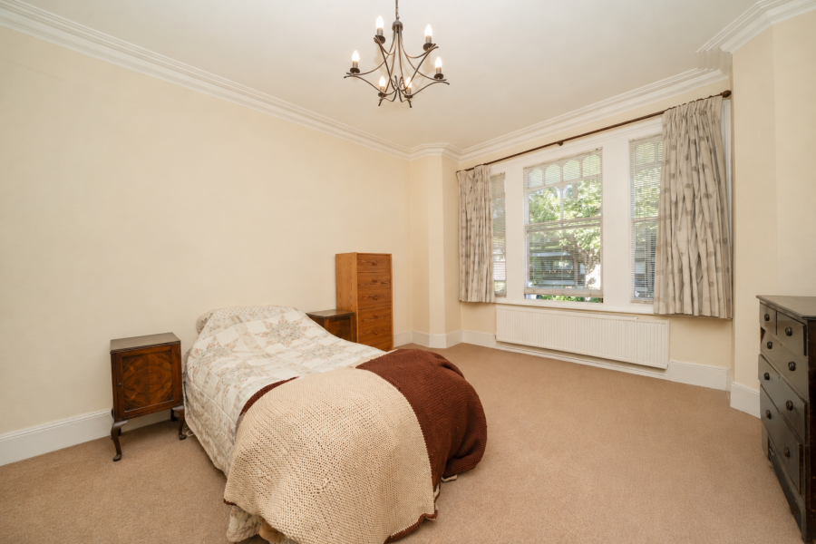 1 bedroom Flat for sale in Jacksons Lane-view3