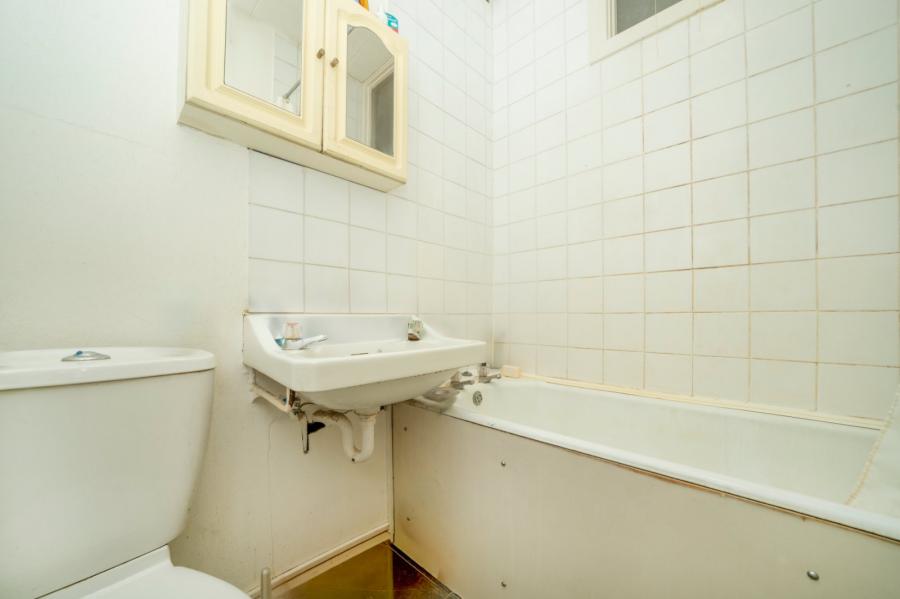 1 bedroom Flat for sale in Jacksons Lane-view6
