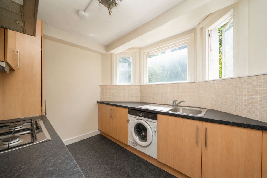 1 bedroom Flat for sale in Jacksons Lane-view3