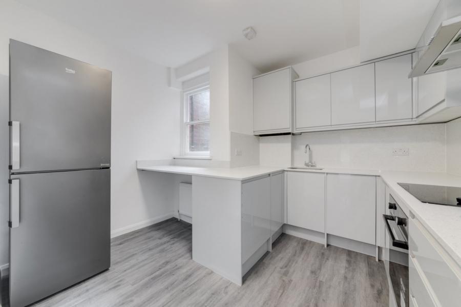 6 bedroom House for sale in Jacksons Lane-view3