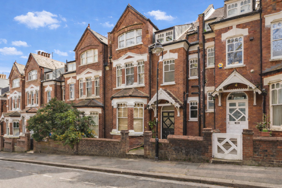 6 bedroom House for sale in Jacksons Lane-view1