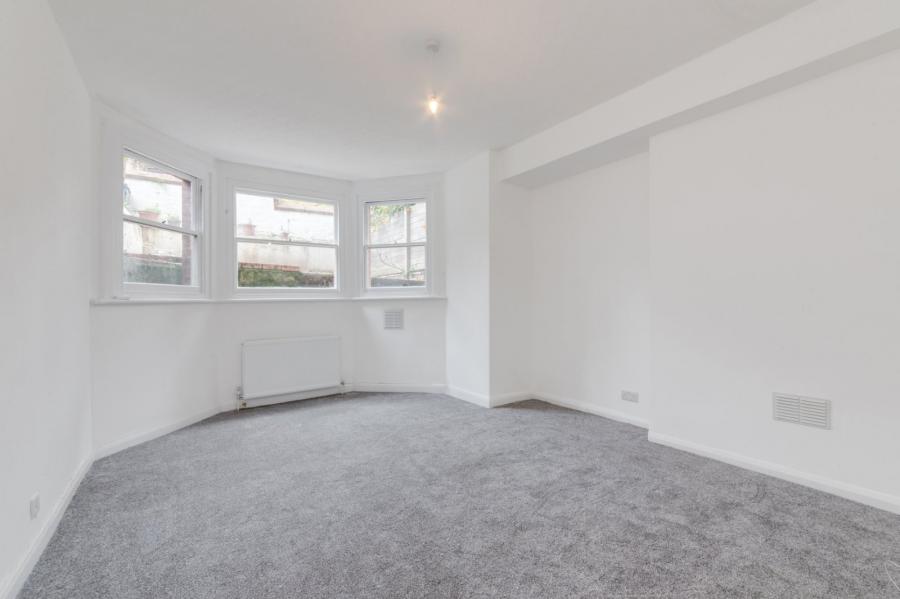 6 bedroom House for sale in Jacksons Lane-view11