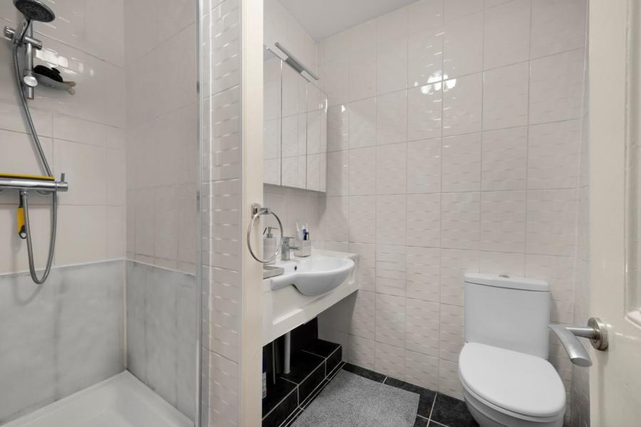 2 bedroom Flat for sale in Cromwell Place-view6