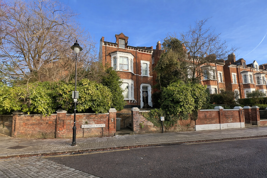 2 bedroom Flat for sale in Cromwell Place-view5