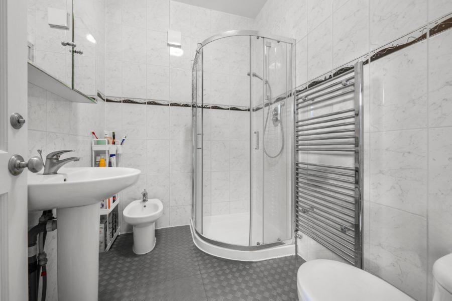3 bedroom Flat for sale in Cromwell Place-view5