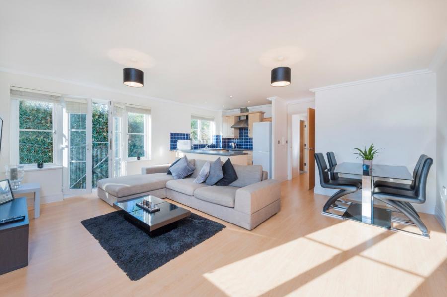 2 bedroom Flat for sale in Bloomsbury Close-view1