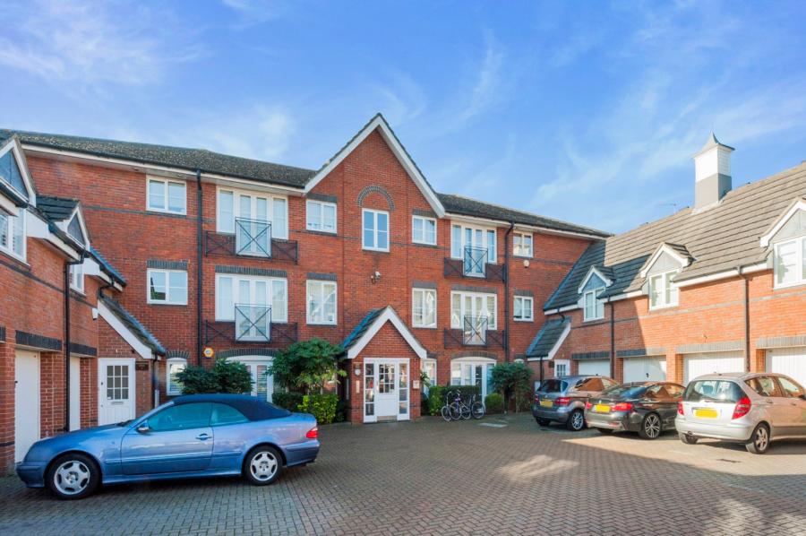 2 bedroom Flat for sale in Bloomsbury Close-view11