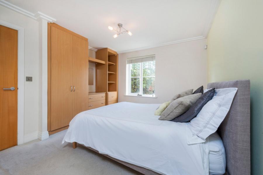 2 bedroom Flat for sale in Bloomsbury Close-view7