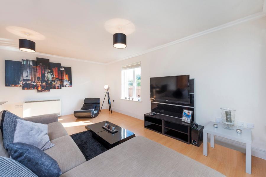 2 bedroom Flat for sale in Bloomsbury Close-view3