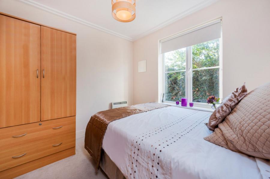2 bedroom Flat for sale in Bloomsbury Close-view8