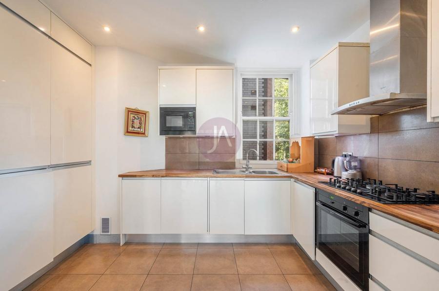 3 bedroom Flat for sale in Elm Tree Court-view4