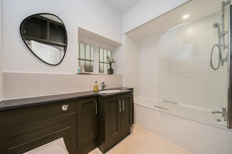 2 bedroom Flat for sale in Marlborough Place-view8