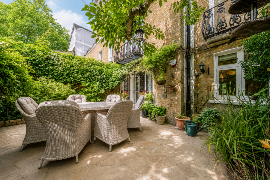 2 bedroom Flat for sale in Marlborough Place-view2