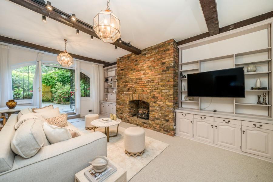 2 bedroom Flat for sale in Marlborough Place-view3