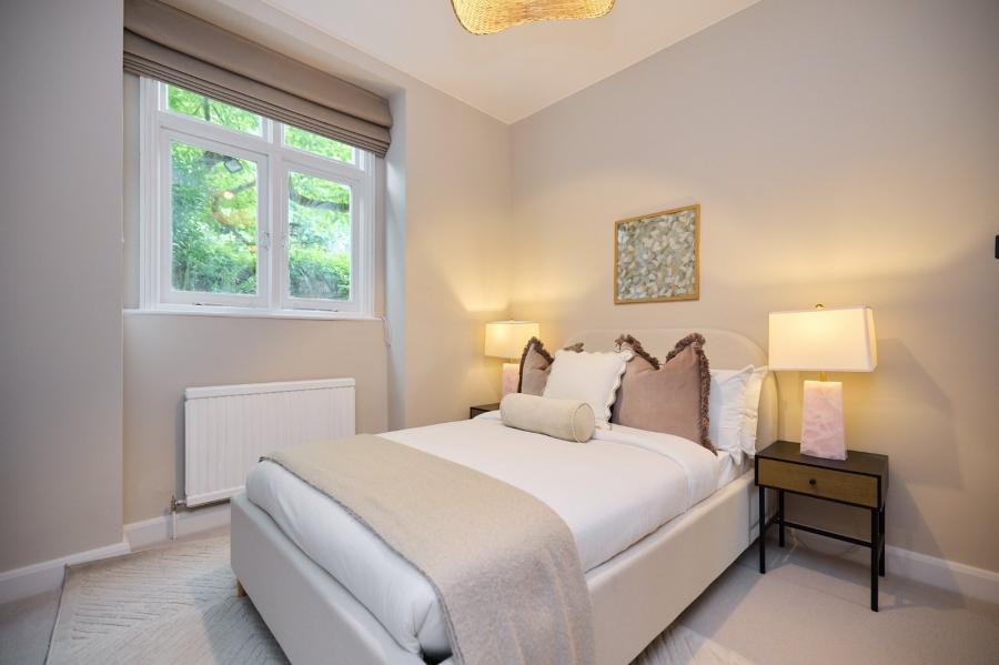 2 bedroom Flat for sale in Marlborough Place-view9