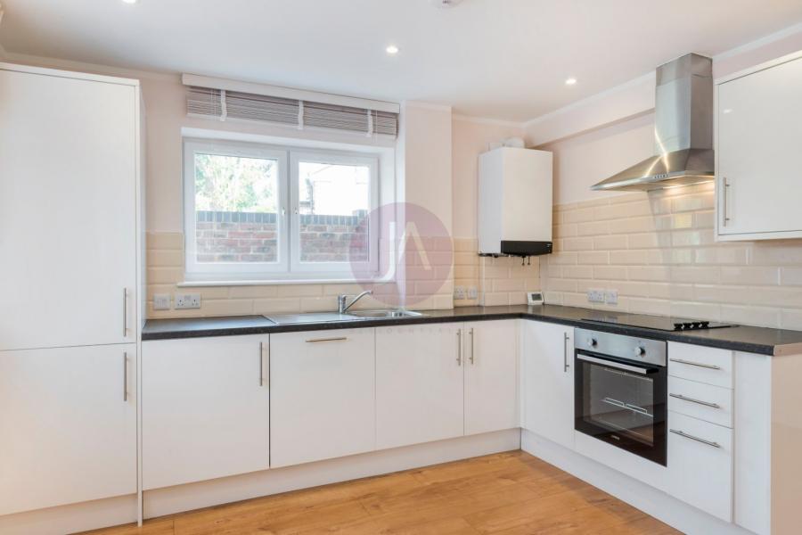 1 bedroom Flat for sale in Mentana Court-view3