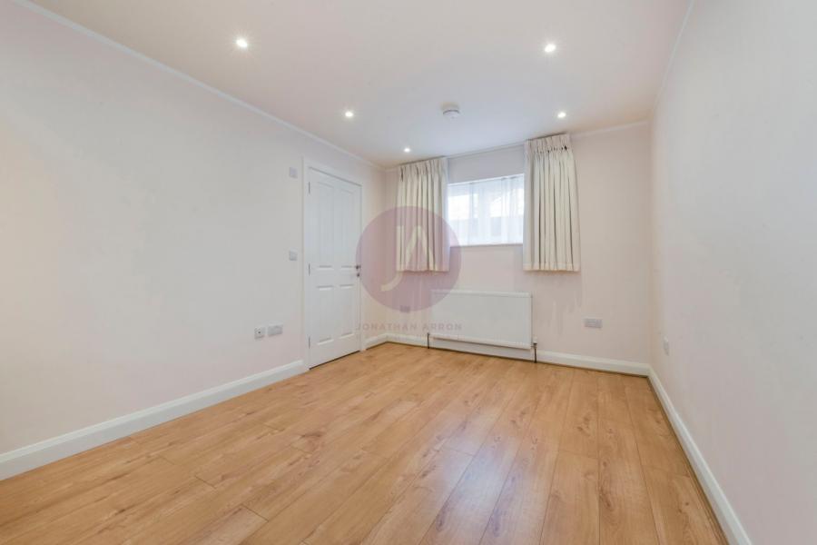1 bedroom Flat for sale in Mentana Court-view10