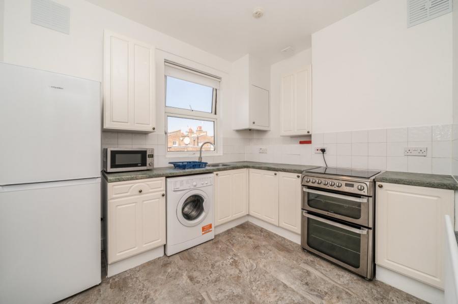 1 bedroom Flat for sale in Ashmore Road-view4