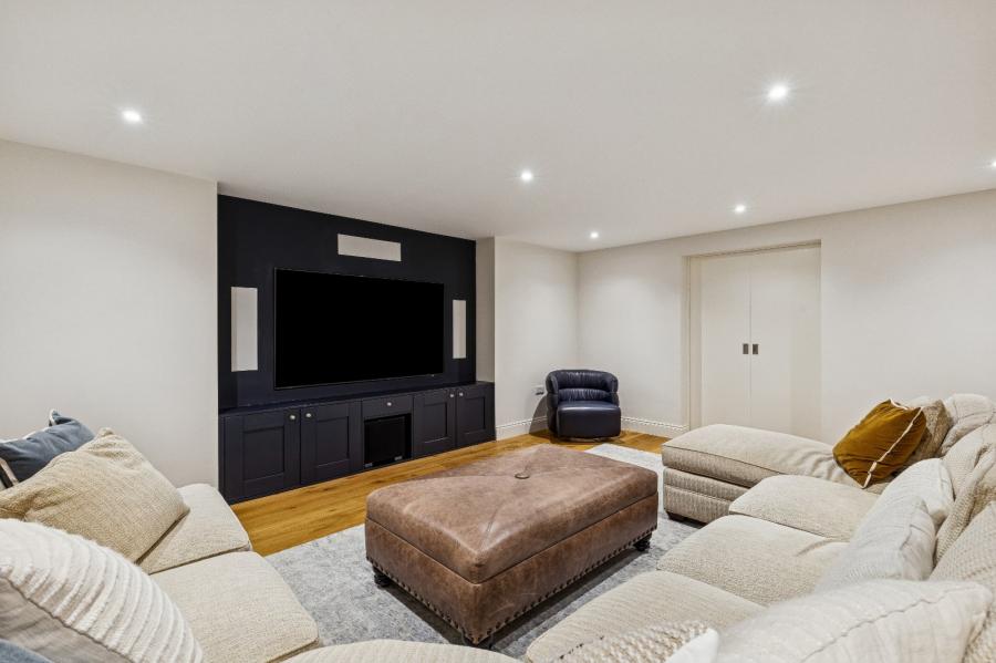 6 bedroom House for sale in Oakhill Avenue-view21