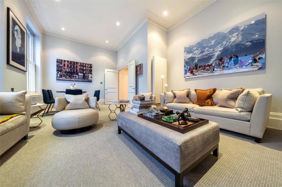 2 bedroom Flat for sale in Regents Park Road-view4