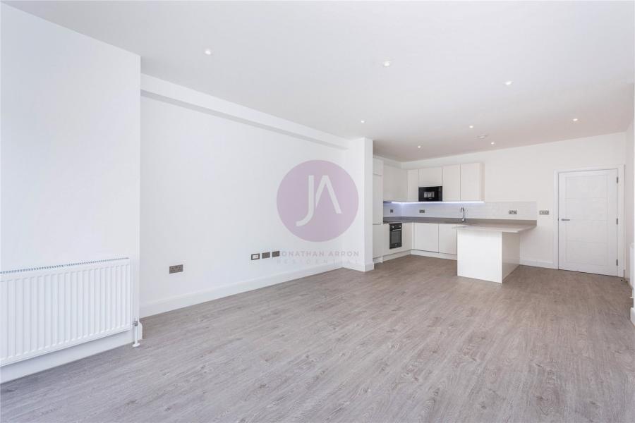 2 bedroom Flat for sale in Holders Hill Road-view6