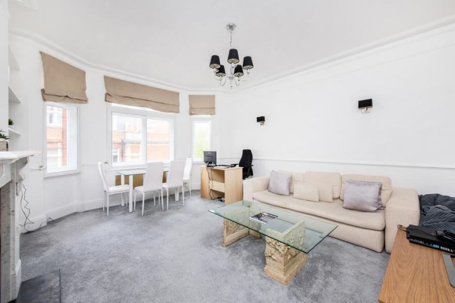2 bedroom Flat for sale in Aberdeen Court-view1