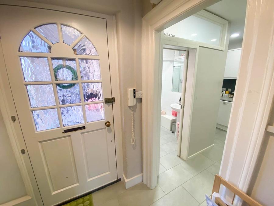 1 bedroom Flat to rent in Bush Green House,-view10