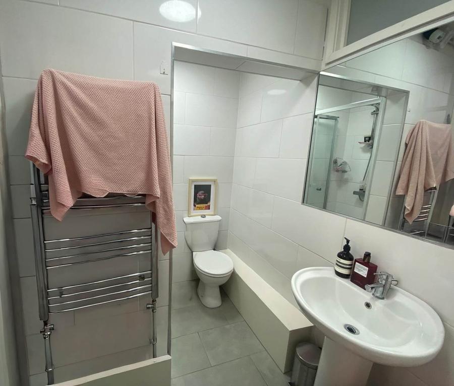 1 bedroom Flat to rent in Bush Green House,-view9